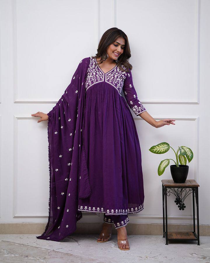 Women Embroidered Vichitra SILK kurta set