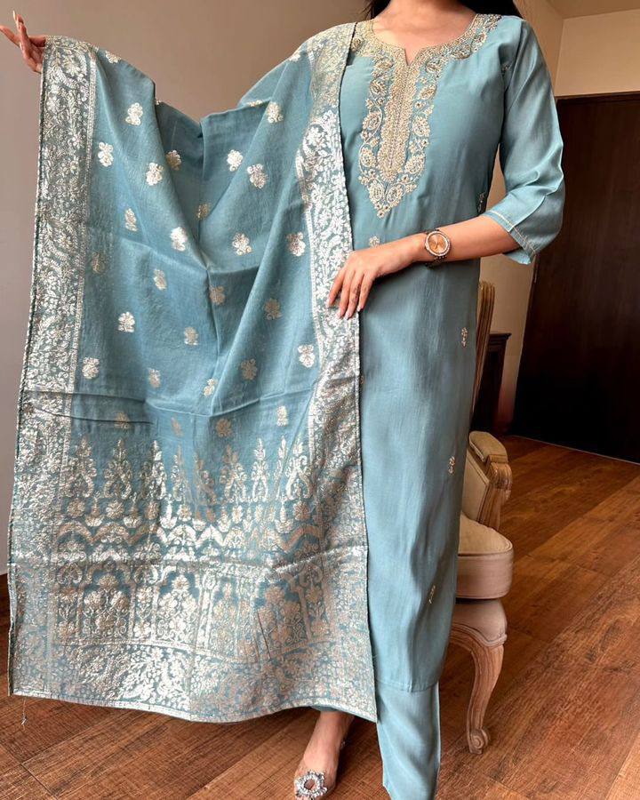 WOMEN Embrodairy Stright Kurta Set