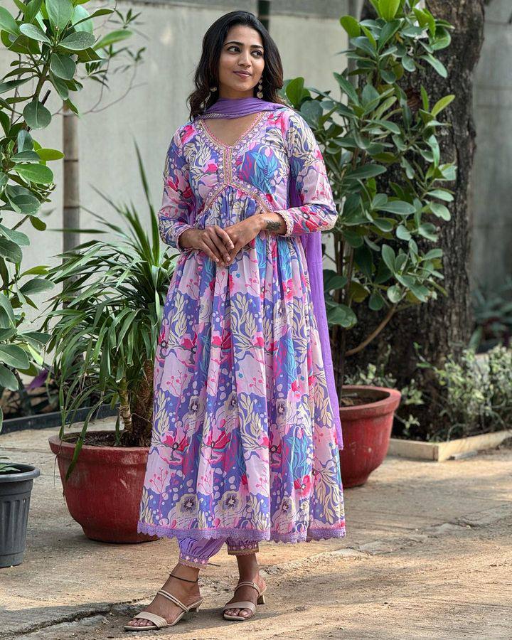 Women Embroidered Printed Muslin  kurta set