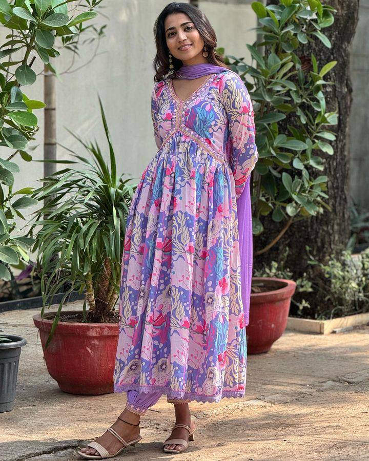 Women Embroidered Printed Muslin  kurta set