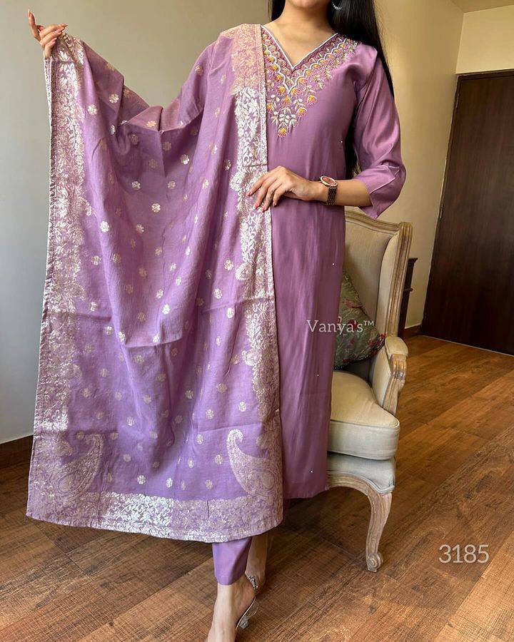 WOMEN Embrodairy Stright Kurta Set