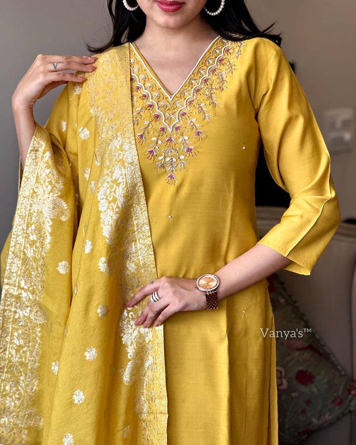 WOMEN Embrodairy Stright Kurta Set