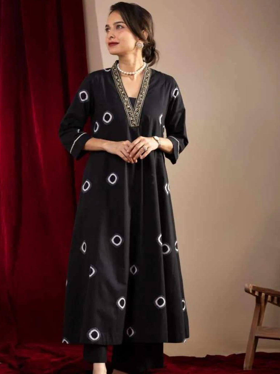 By Beautiful  Womean 's Black Bandej kurta set