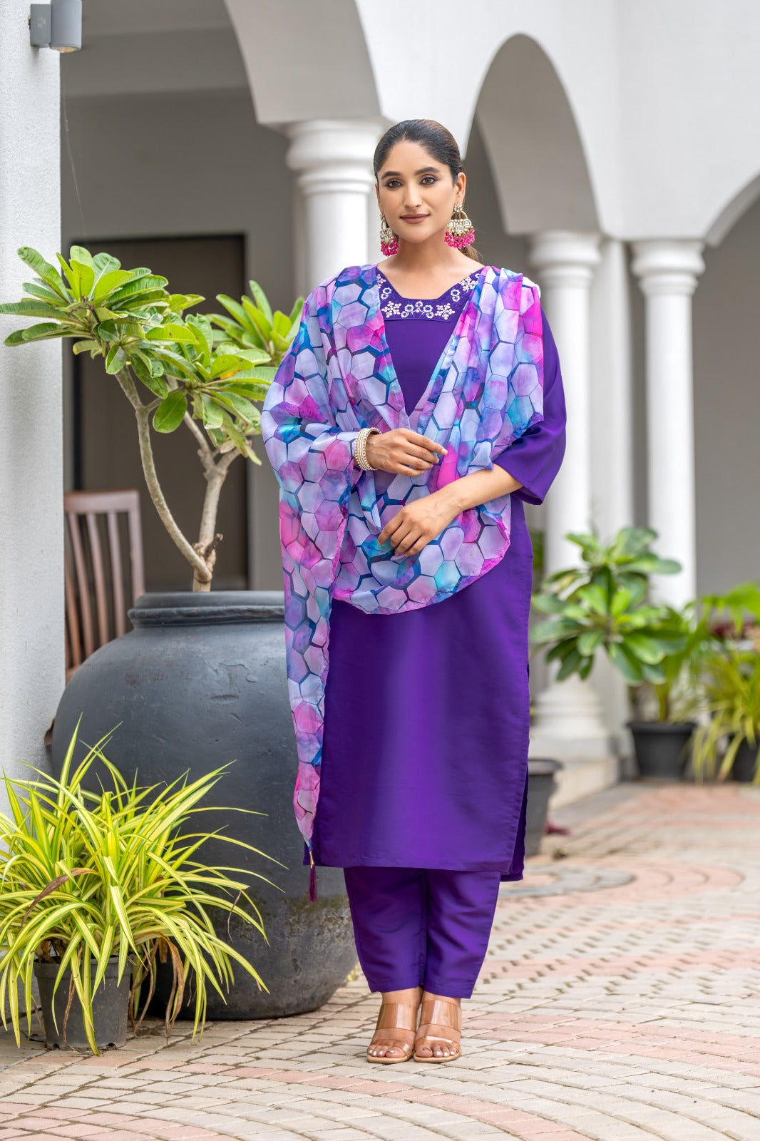 Women Embroidered Rayon Slub kurta set