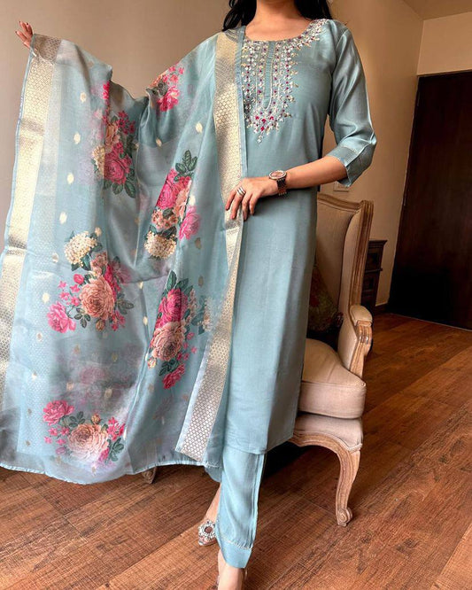 Women Embroidered Chanderi  SILK KURTA SET